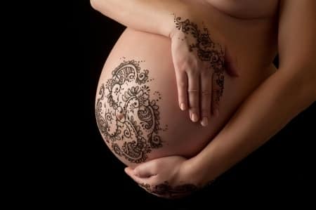 Photo - femme enceinte avec tatou