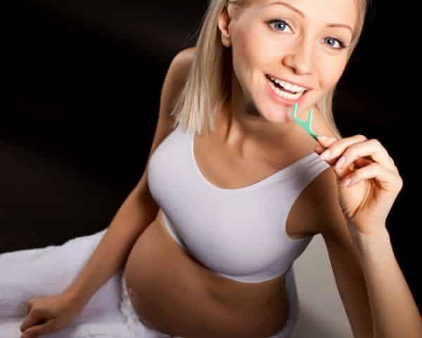 Photo - femme enceinte et soins dentaires pendant la grossesse
