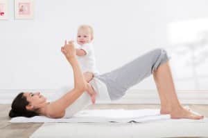 Photo - yoga maman et bébé - bien-être mental et physique après la grossesse