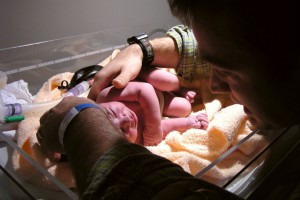 Photo - bébé naissant et papa