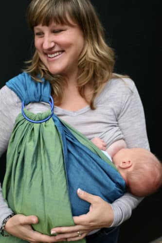 Photo - Porte-bébé ring sling avec bébé allaité