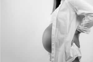 Photo - Femme enceinte : Billet La perte de cheveux pendant la grossesse et après l’accouchement
