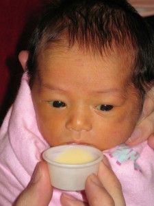 Photo- Bébé prématuré qui boit au cup : Qu'est-ce que la prématurité?