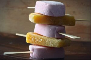 Photo - Popsicles : Consommer du lait en bâtonnet glacé