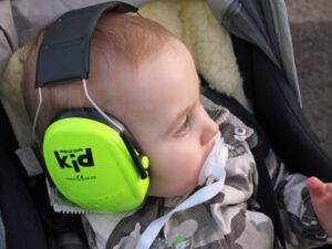 Photo - Bébé avec un casque antibruit - Billet : Casque antibruit pour bébé : est-ce nécessaire?