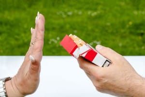 Photo - Refus de cigarette billet Grossesse et tabac