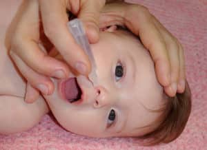 Nettoyer le nez d'un nouveau-né