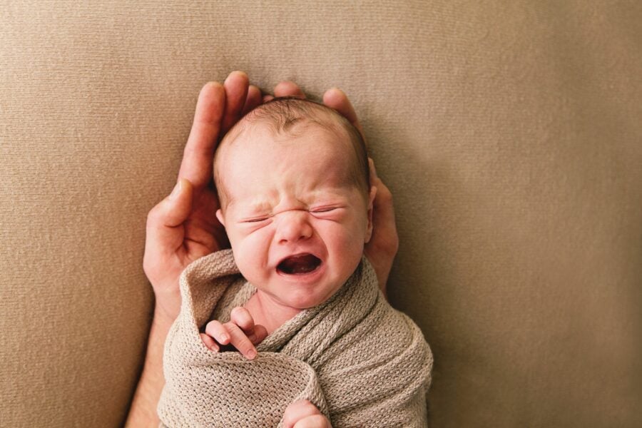 Pourquoi les nouveau-nés n'ont pas de larmes et ne transpirent pas ? 